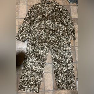 Alexander Del Rossa women’s pajama set.    Size Small.